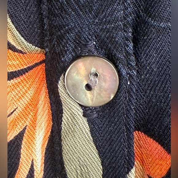 Hawaiian Button Up Blouse Hibiscus Bird of Paradise Navy Floral Jamaica Bay LG - Picture 6 of 12